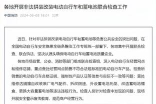 球童：我不背锅啊！球童站着没动 文班没注意踩了上去扭了脚